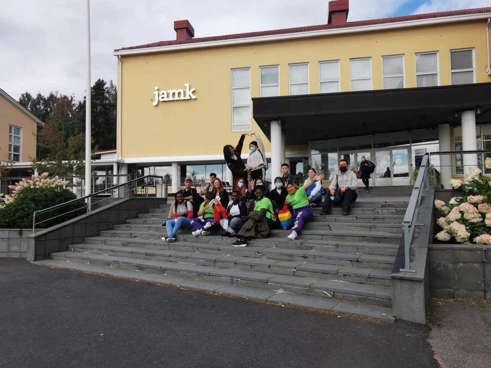 e5328ec6-b98c-414d-af27-61cd3f0d096d(1)