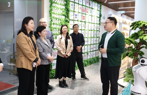 深化产业调研 聚力协同发展——广卫职院参访民科园科创中心、中匠福 共建银发经济合作平台